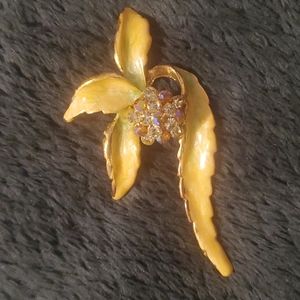 Unsigned Vintage Brooch